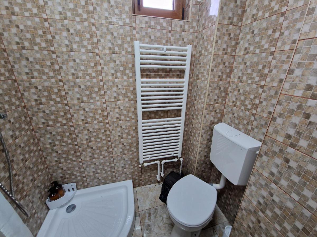 Apartamentul Florilor De Fan อาซูกา ภายนอก รูปภาพ